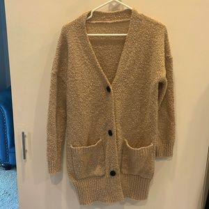Oversized tan cardigan with pockets, Size S.